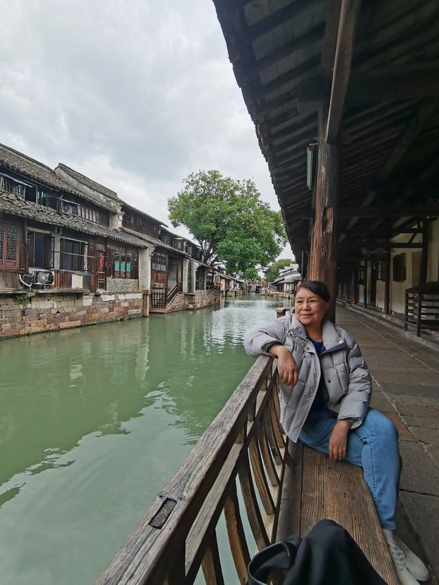 搖櫓舟聽雨眠！桐鄉烏鎮48h吃逛拍全攻略  煙雨江南的終極打開方式！ 青瓦白牆、石板巷弄