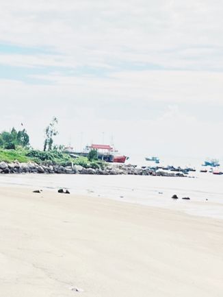 Da Nang East Sea Park: Where the Sky Dances with the Ocean! 🌊☁️