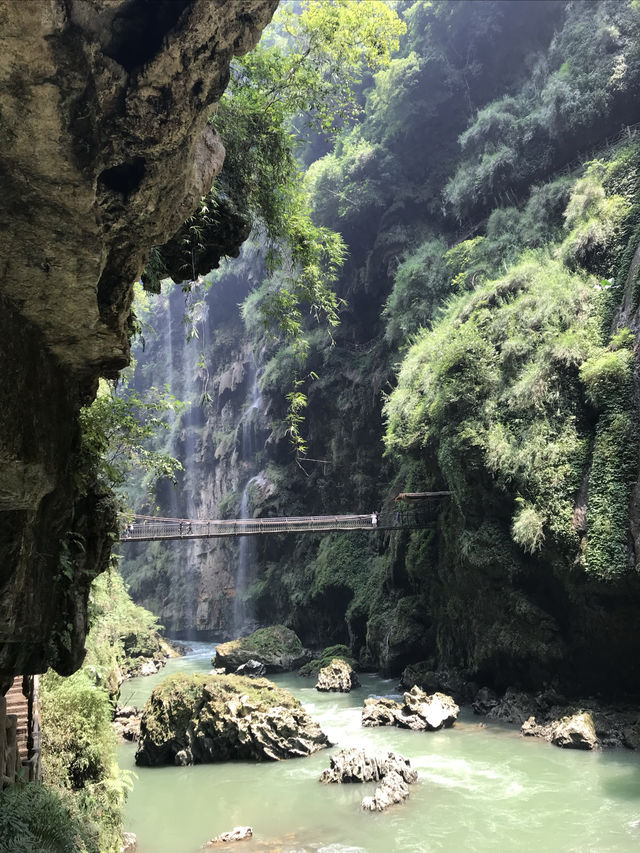 興義必打卡！穿越地球裂縫的瀑布仙境！   交通出行 地址：貴州省黔西南布依族苗族自治州興