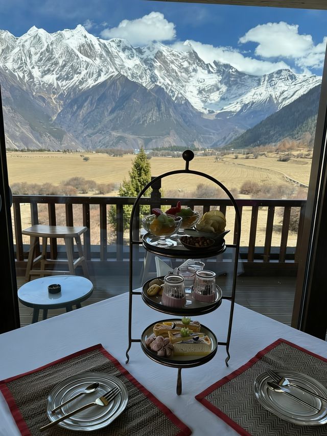 南迦巴瓦封神體驗！松贊山居把雪山搬進房間