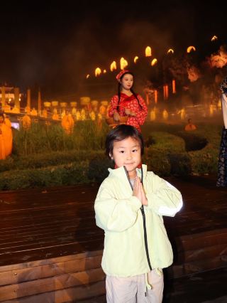 The atmosphere is incredible! Unlock a different Shaolin night with the kids. I really found a treasure!! I was worried the kids would be bored, restless, and noisy watching a live show