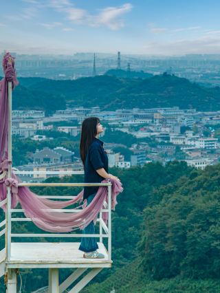 Climb to the top for views of Ningbo city—this valley is perfect for the Mid-Autumn Festival and National Day