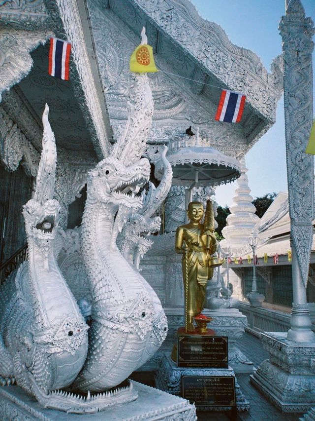 แวะกราบศาลหลักเมืองจังหวัดน่าน