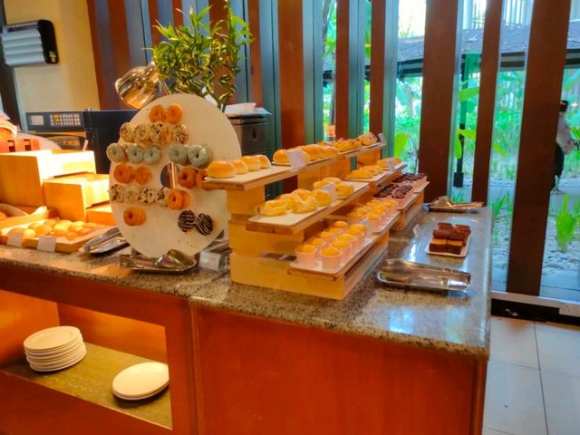 🥪 Savory Breakfast Buffet at Shangri-la 