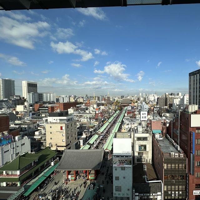 俯瞰雷門遠眺晴空塔-淺草文化觀光中心