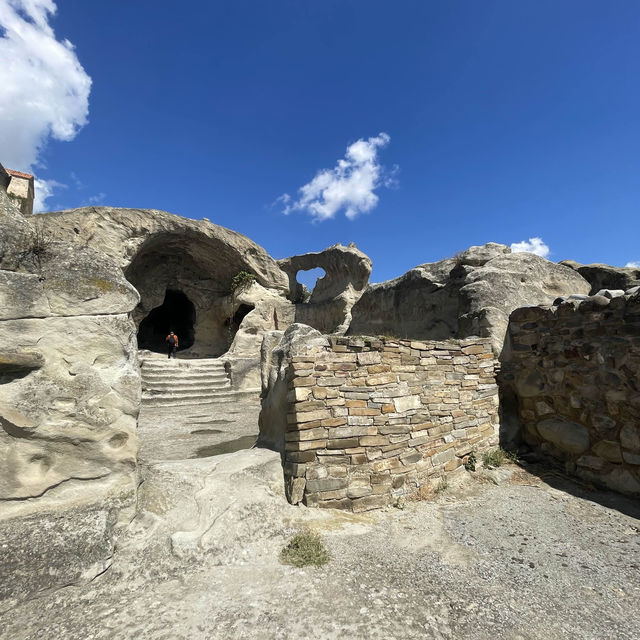 【ジョージア🇬🇪/月面のような岩でできた街の遺跡】