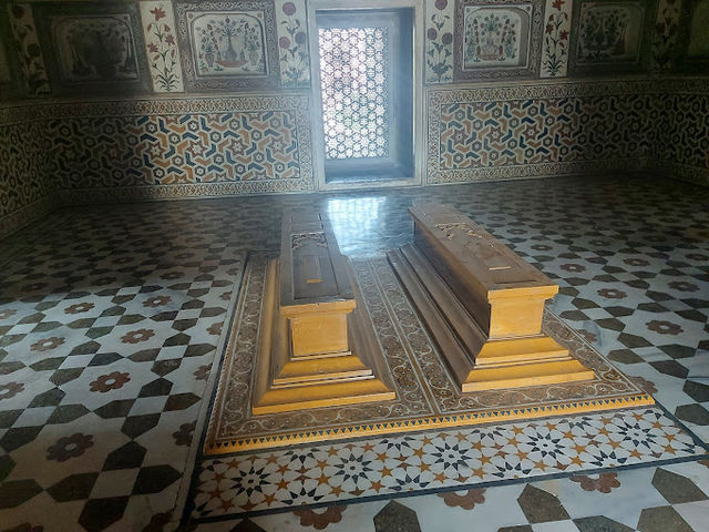 Tomb of I'timād-ud-Daulah-Baby Taj of Agra