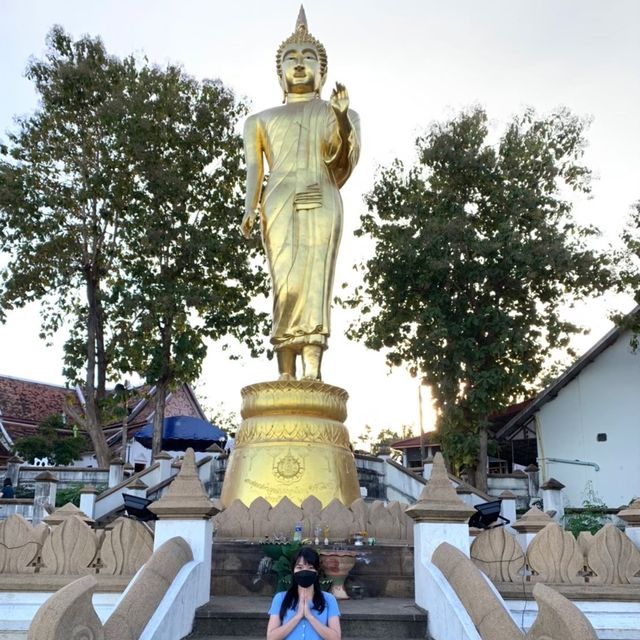 ชมพระอาทิตย์ตกดิน ณ วัดพระธาตุเขาน้อย @น่าน