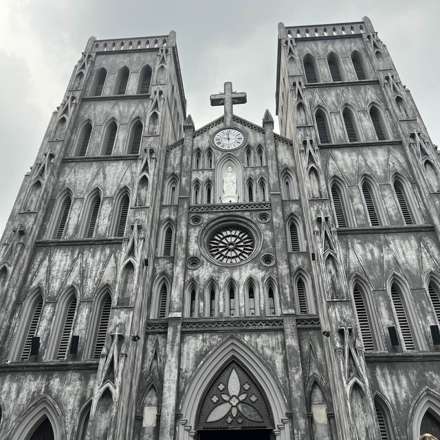  โบสถ์เซนต์โจเซฟ (St. Joseph Cathedral) ⛪️