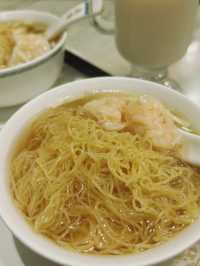The famous Mak’s Noodle🥳🤍🤤🤤