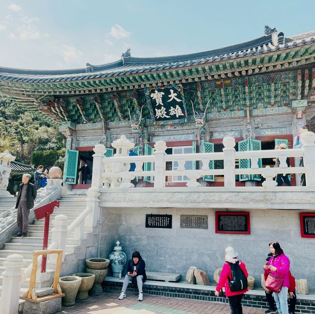 依山傍海，韓國三大觀音聖地之一，海東龍宮寺
