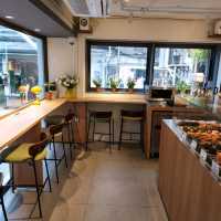 An excellent fine cafe at Shin Heung market, HB01