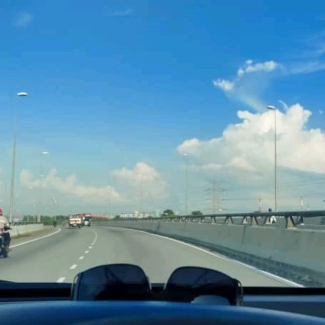 PULAU INDAH HIGHWAY WITH GREEN AND BLUE VIEW