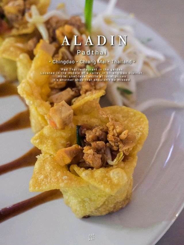 ร้านผัดไทในสวนฝีมือระดับเชฟโรงแรมในราคาท้องถิ่น