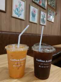 COFFEE ASHIBI SRIRACHA คาเฟ่มินิมอลสไตล์ญี่ปุ่น