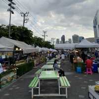 ชิม ช๊อป ชิลล์ ที่ตลาดนัดหน้าเดอะสตรีท