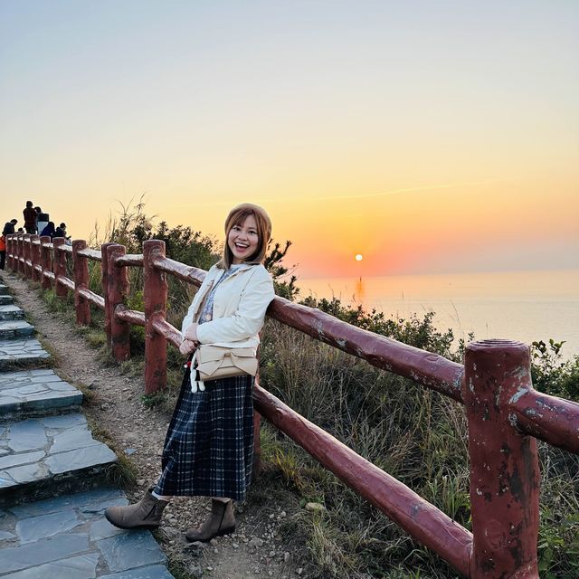 登上大澳虎山。欣賞迷人的日落🌅