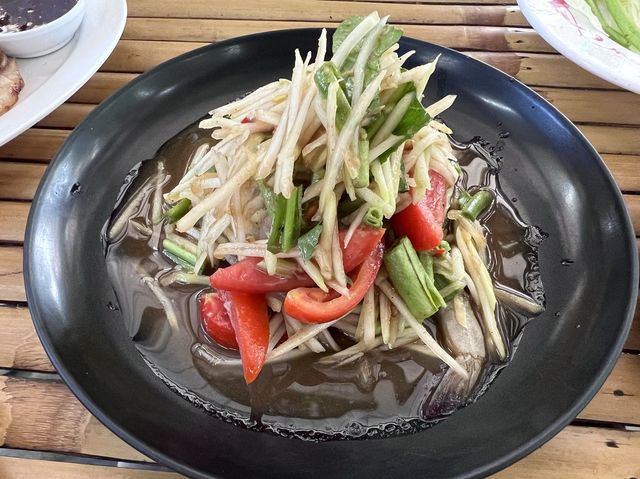 ส้มตำโรงปลาแดก ไก่ย่างวิเชียรบุรี