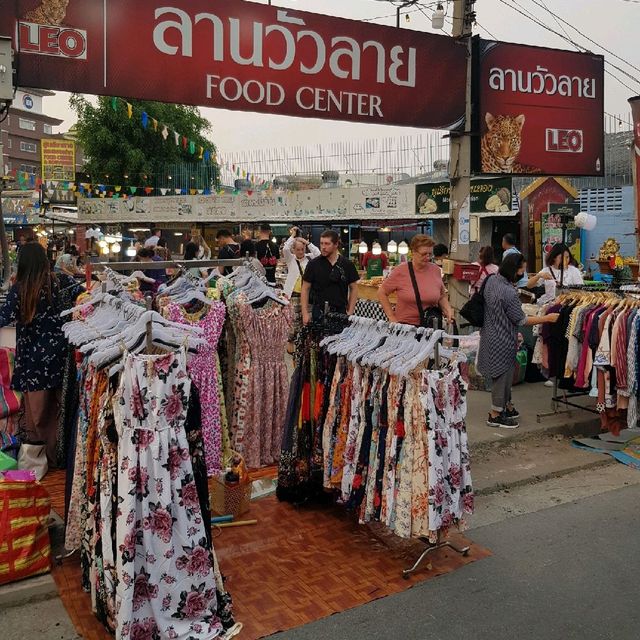 ถนนคนเดินวัวลาย วันเสาร์ เชียงใหม่