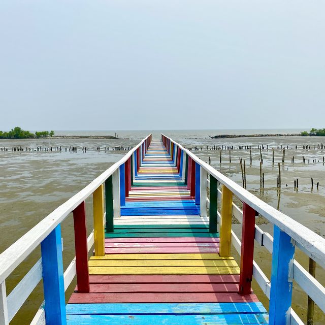 จุดชมวิวชายทะเลกาหลง สะพานสีรุ้ง