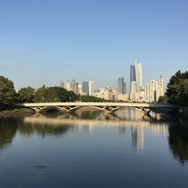 可影廣州塔倒影的公園