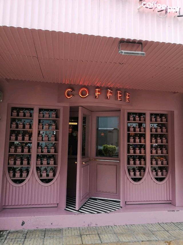 The Cassette Coffe Bar ร้านคาเฟ่ชมพูสวยหวาน