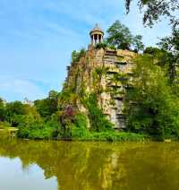 @ THE PARC DES BUTTES CHAUMONT IN PARIS!