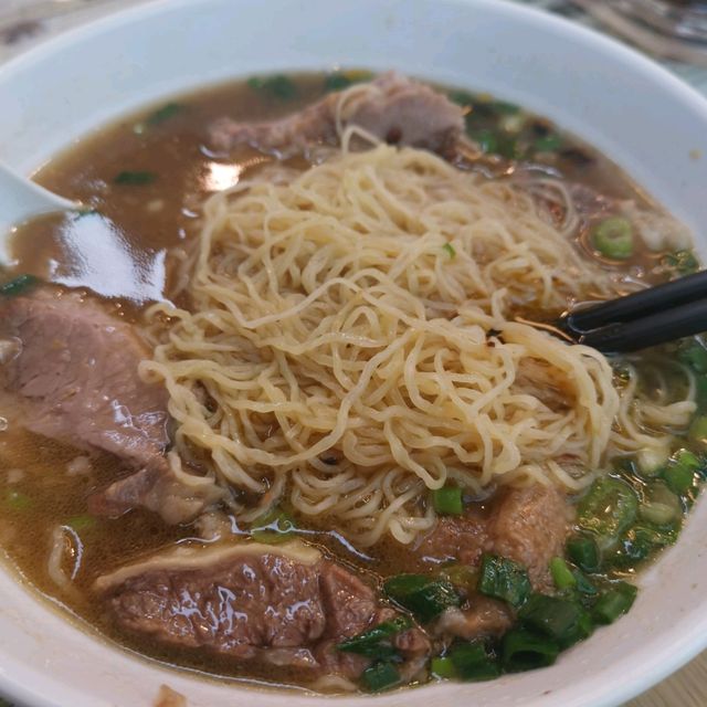  😋 金融區吃到的正宗潮汕傳統粉麵🍜