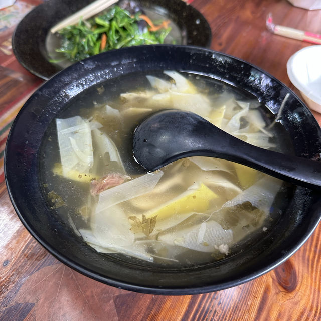桃園復興區⛰️泰雅小棧特色料理，五菜一湯只要$500，平價美食最多首選！