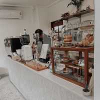 Caterpillar cafe