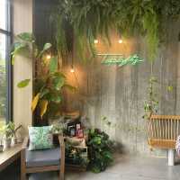 Toplofty Khaoyai | คาเฟ่ฟิลสวนดอกไม้