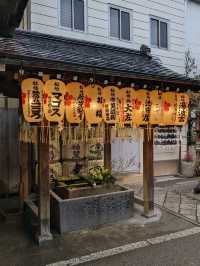 繁華街、唯一の神社【錦天満宮】の梅の花は、まだ八分咲きだけど綺麗だった