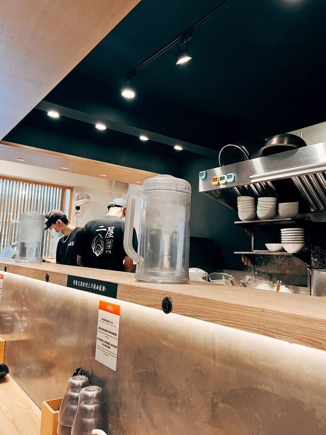 🍜台北美食探店 X 二屋牡蠣拉麵🦪大排長龍到巷口的拉麵