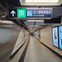 飯店樓下就是K11百貨，外加尖沙咀地鐵站，完美