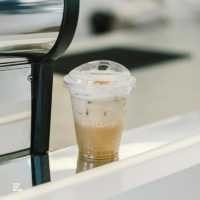 UNCLOUD คาเฟ่โทนสีขาวดีไซน์สะดุดตา บางแสน