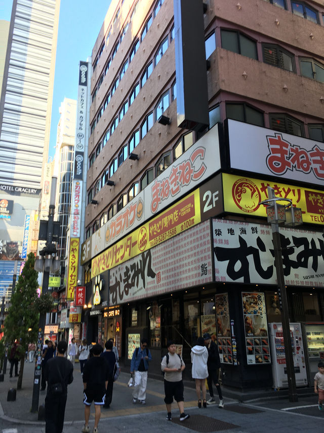 探索東京魅力：歌舞伎町的繁華景象