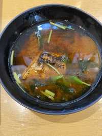 【神戸三宮】サービス握り10貫980円赤だし付
