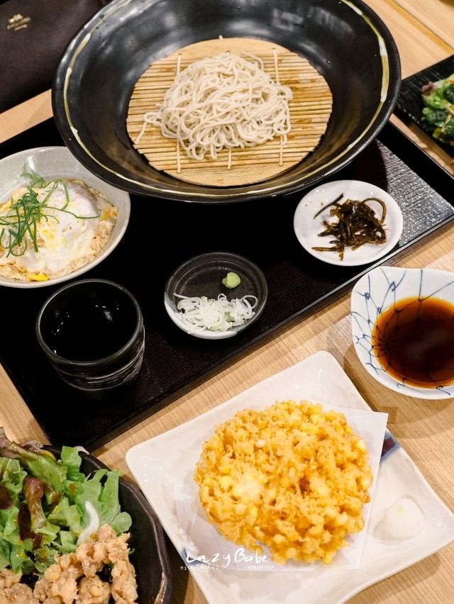 โซบะชามยักษ์ที่ Azuma Soba Restaurant