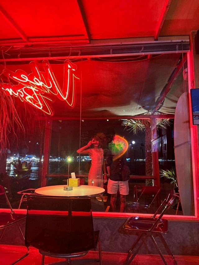 คาเฟ่ลับๆบนเกาะล้าน Vibe​ Bar​ Kohlarn​