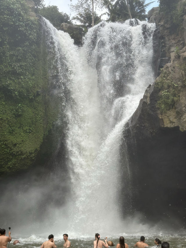 【烏布必來瀑布：Tegenungan Waterfall】