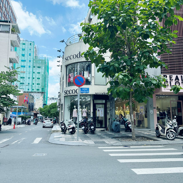 Ho Chi Minh City: A Bustling Urban Adventure 🇻🇳