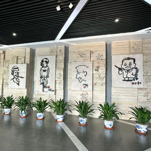 中山漫畫館：豐富藏品，閱讀室面對湖波光粼粼