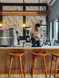 CROVECOFFE | THIS GARDEN-VIEW CAFE