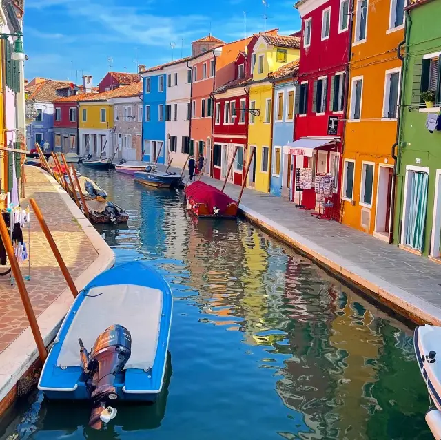 เกาะบูราโน เมืองแห่งสิ่งทอ