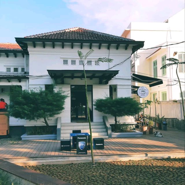 THERE'S A NEW BRANCH OF FILOSOFI KOPI LOCATED IN THE PHILATELY BUILDING
