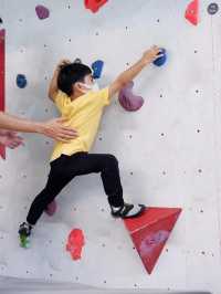 ปีนหน้าผาที่ “Climbling Society” 🧗