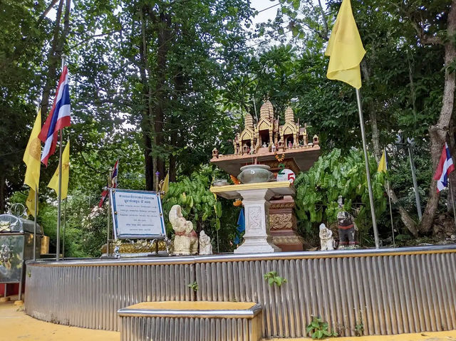 Phra Maha Chedi Tripob Trimongkol