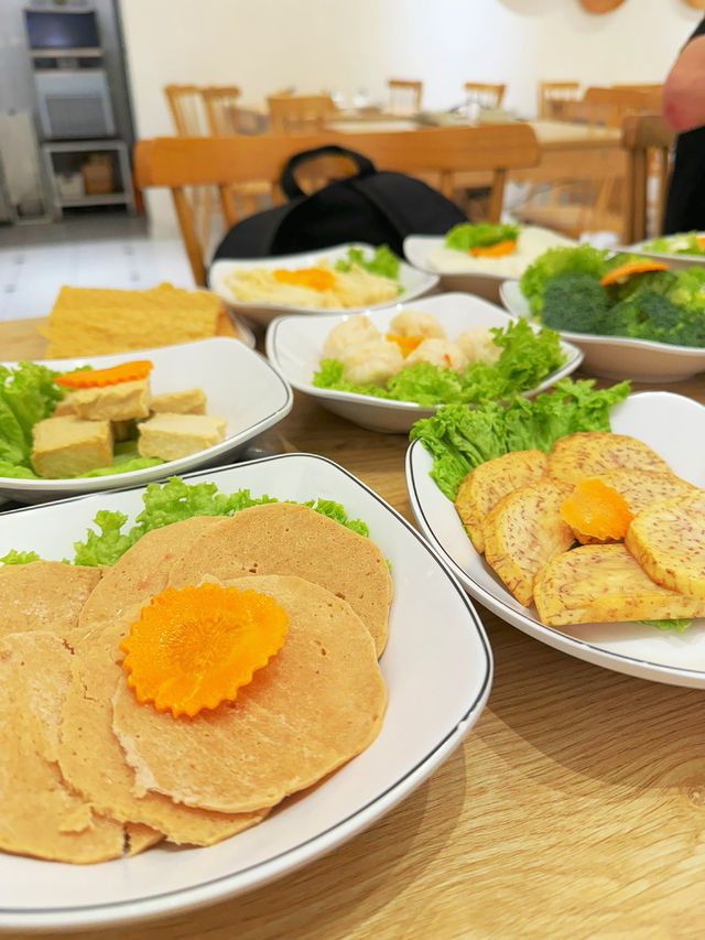 🍽️ Canteen that serves Steamboat?! 