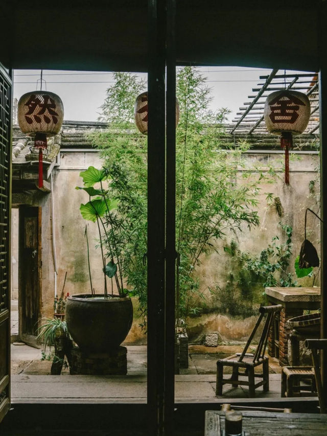 龍湖古寨