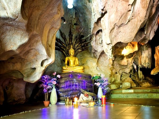เที่ยวลอดถ้ำวัดเขาประทุน ระยอง
